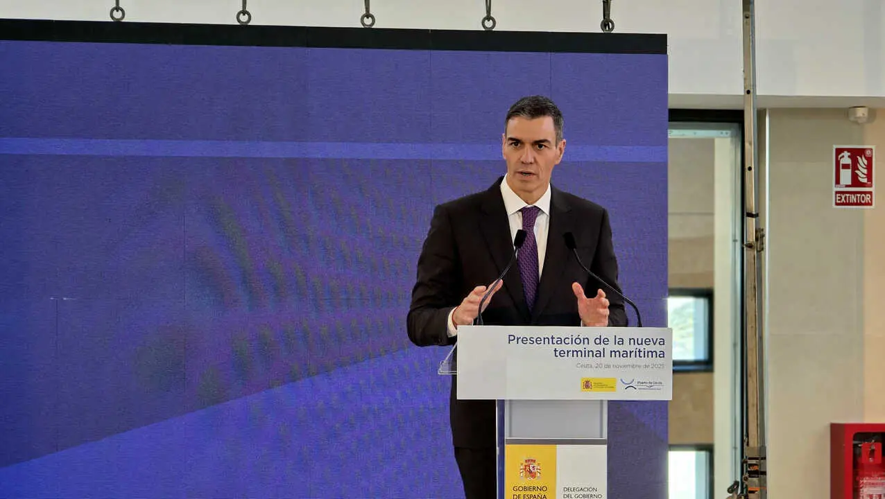 El presidente del Gobierno, Pedro S&aacute;nchez, interviene en el acto oficial en la nueva Estaci&oacute;n Mar&iacute;tima de Ceuta / Laura Ortiz