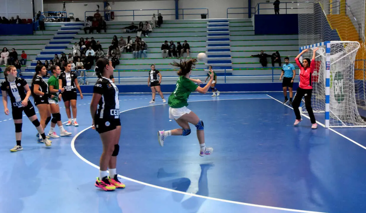 Encuentro entre Ceuta y Huelva del Campeonato de Andaluc&iacute;a de Balonmano (8)