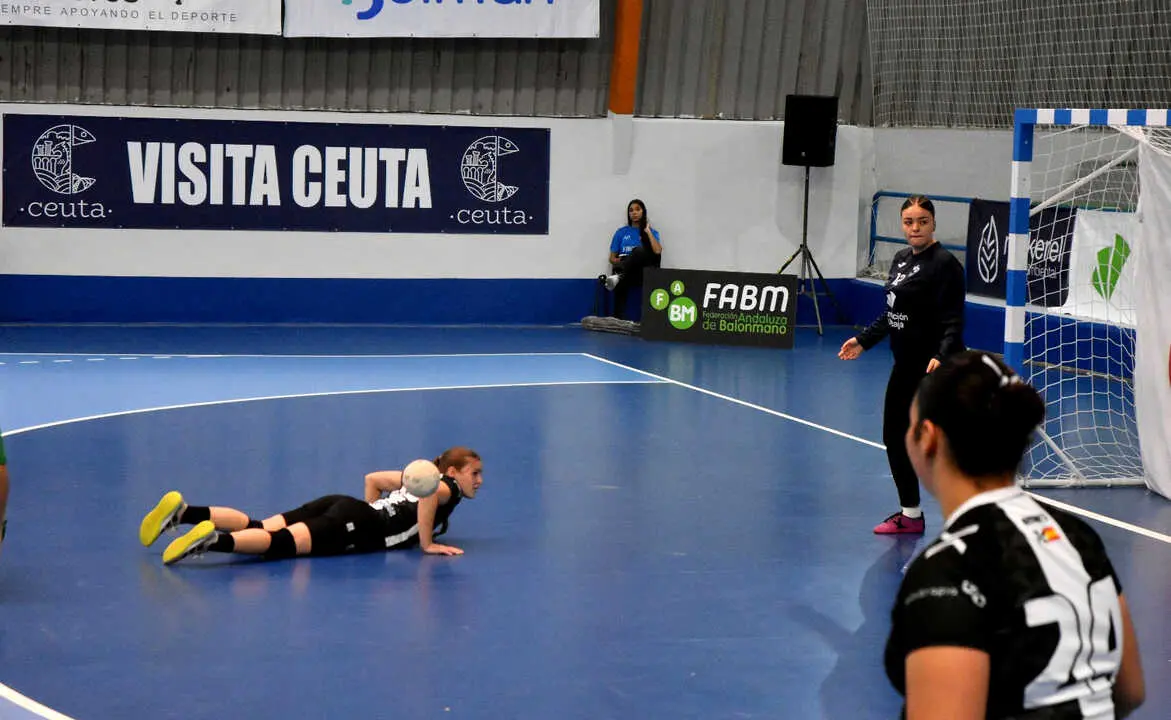 Encuentro entre Ceuta y Huelva del Campeonato de Andaluc&iacute;a de Balonmano (4)