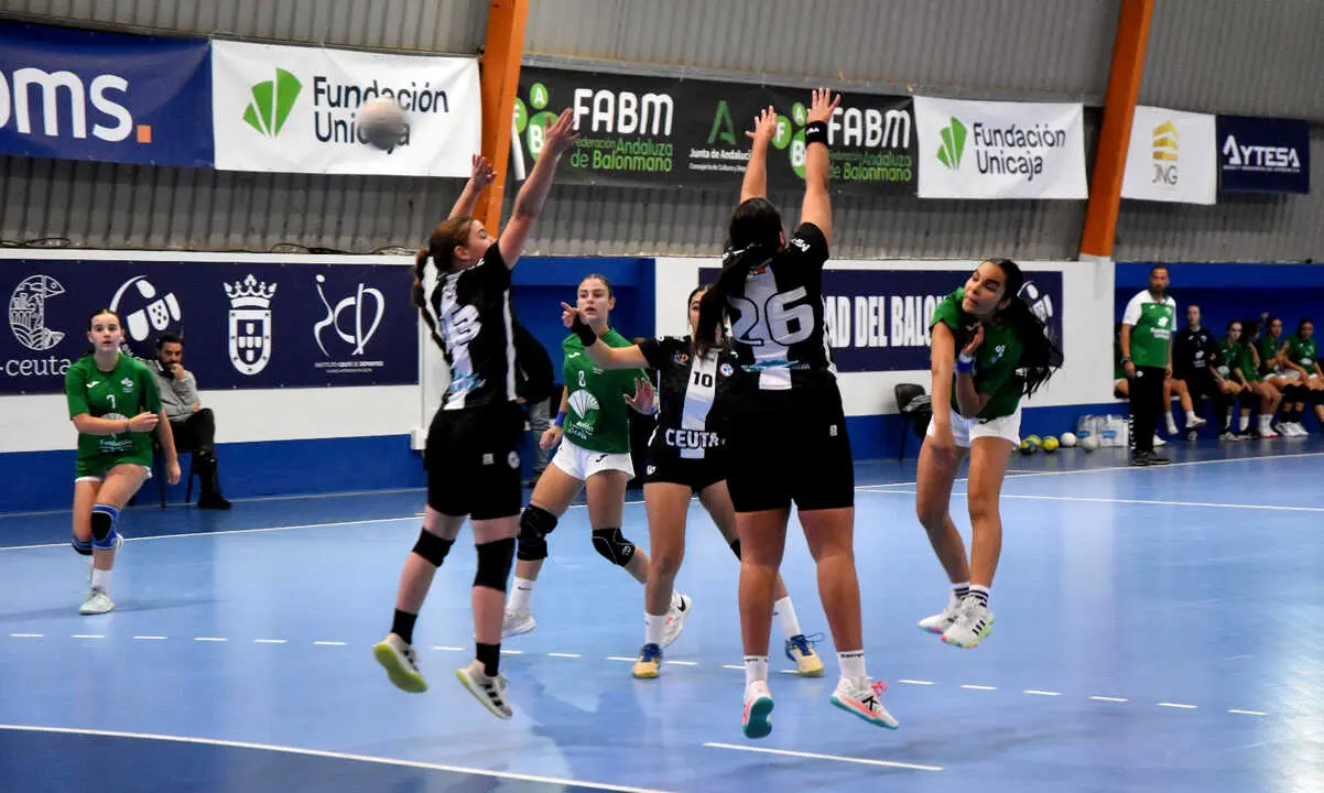 Encuentro entre Ceuta y Huelva del Campeonato de Andaluc&iacute;a de Balonmano femenino (4)