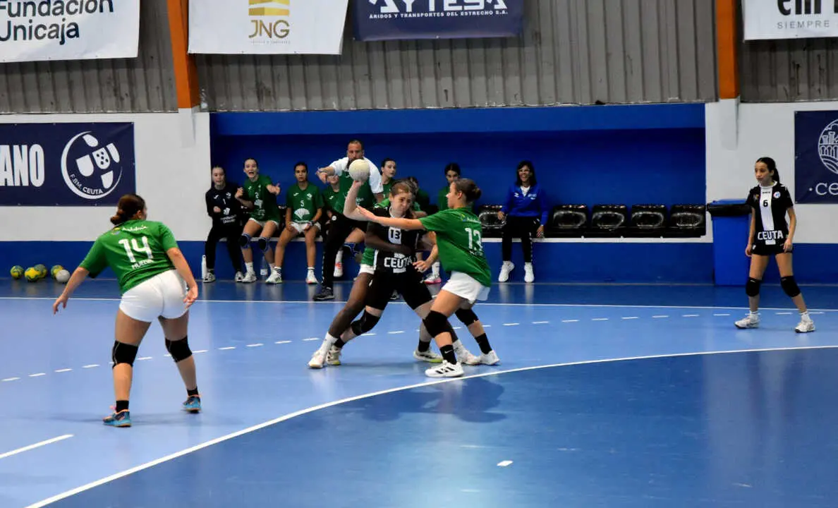 Encuentro entre Ceuta y Huelva del Campeonato de Andaluc&iacute;a de Balonmano femenino (2)
