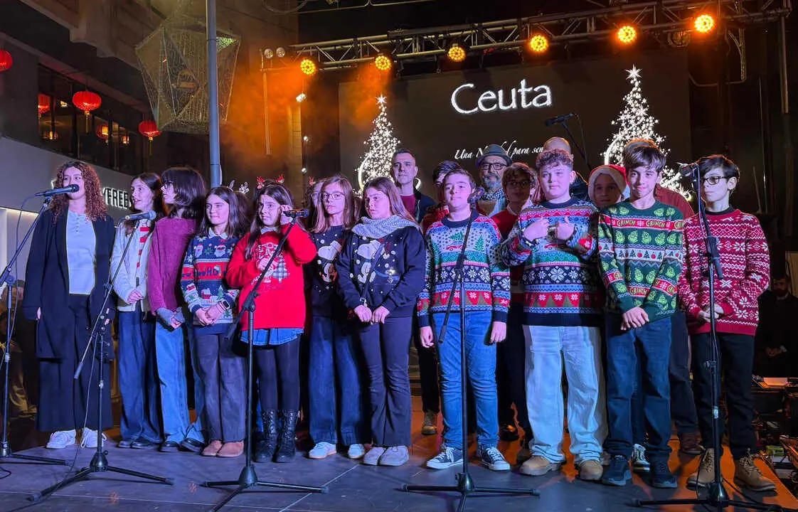 Ceuta inaugura su alumbrado de Navidad