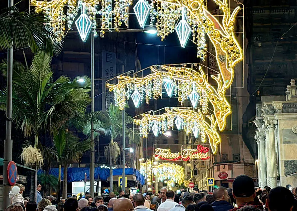 Ceuta inaugura su alumbrado de Navidad. Foto_ Alma Palomino (4)