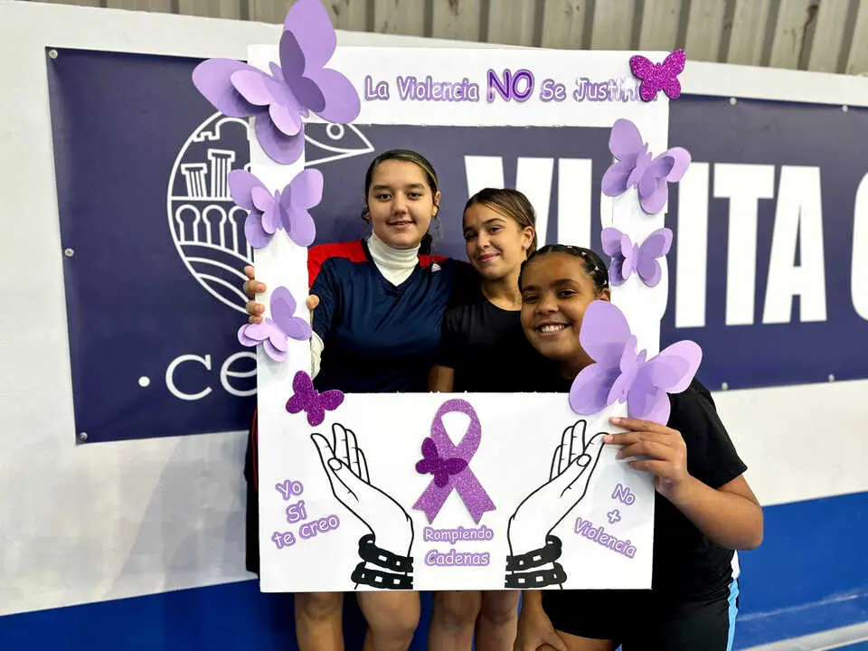 El Club Balonmano Ram&oacute;n y Cajal dice 'No' a la Violencia de G&eacute;nero (32)