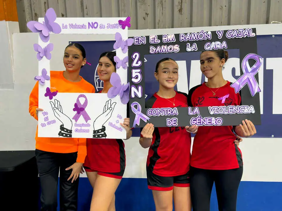 El Club Balonmano Ram&oacute;n y Cajal dice 'No' a la Violencia de G&eacute;nero (30)