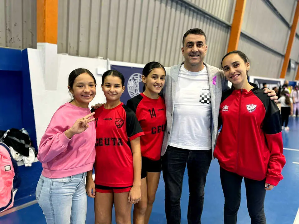 El Club Balonmano Ram&oacute;n y Cajal dice 'No' a la Violencia de G&eacute;nero (28)