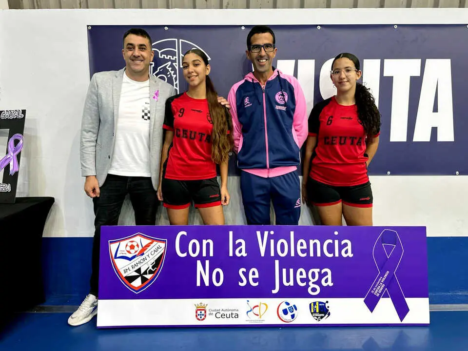 El Club Balonmano Ram&oacute;n y Cajal dice 'No' a la Violencia de G&eacute;nero (27)