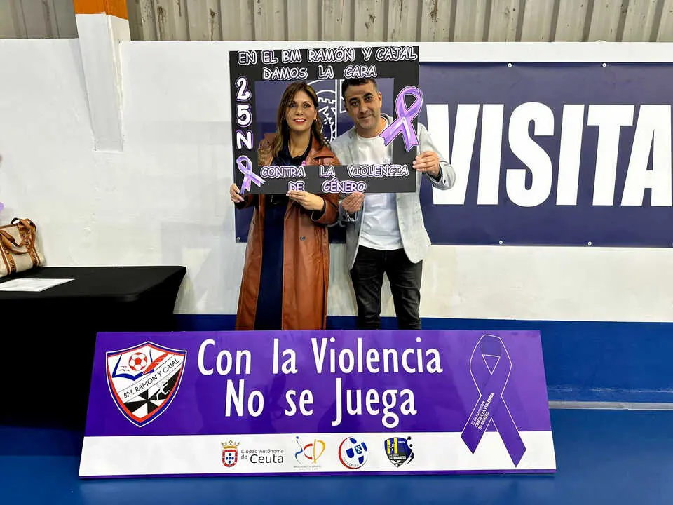 El Club Balonmano Ram&oacute;n y Cajal dice 'No' a la Violencia de G&eacute;nero (23)