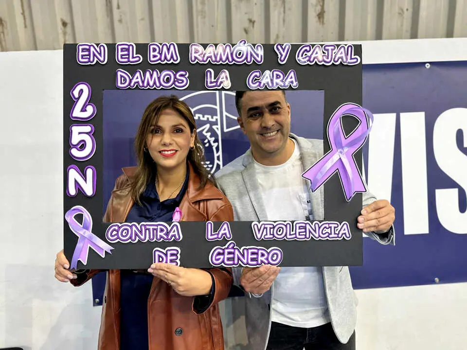El Club Balonmano Ram&oacute;n y Cajal dice 'No' a la Violencia de G&eacute;nero (21)