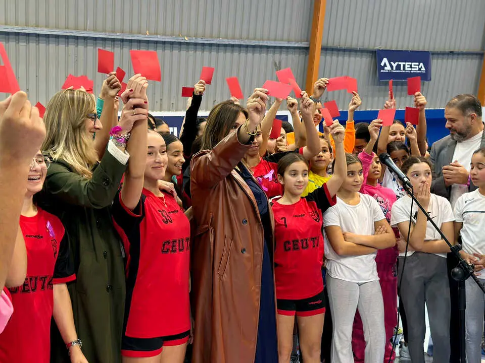 El Club Balonmano Ram&oacute;n y Cajal dice 'No' a la Violencia de G&eacute;nero (17)