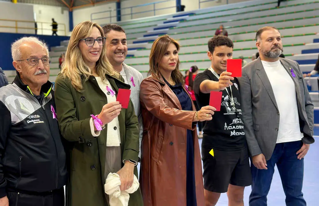 El Club Balonmano Ram&oacute;n y Cajal dice 'No' a la Violencia de G&eacute;nero (2)