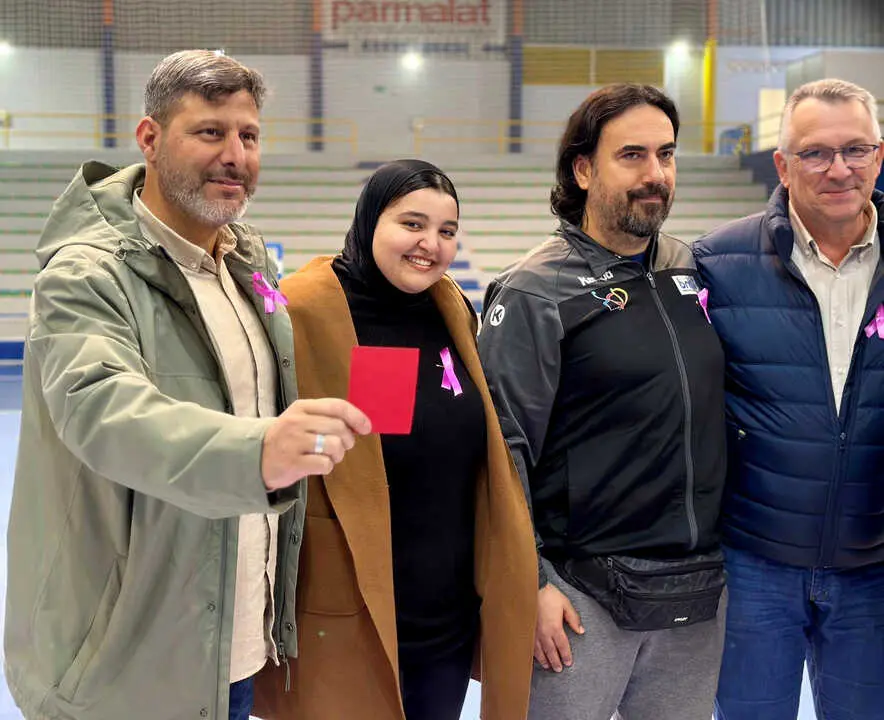 El Club Balonmano Ram&oacute;n y Cajal dice 'No' a la Violencia de G&eacute;nero (1)