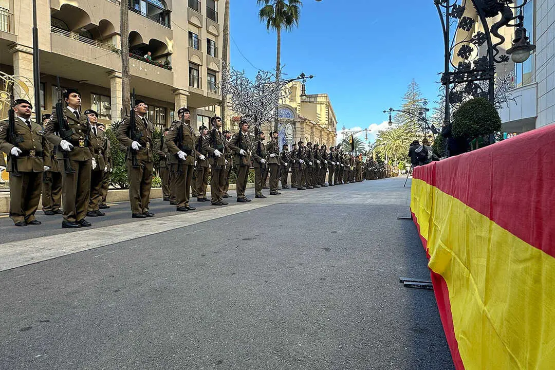 Entrega de la Medalla de Plata al  Regimiento de Caballer&iacute;a Montesa n&ordm;3 / Mohamed Ettouileb
