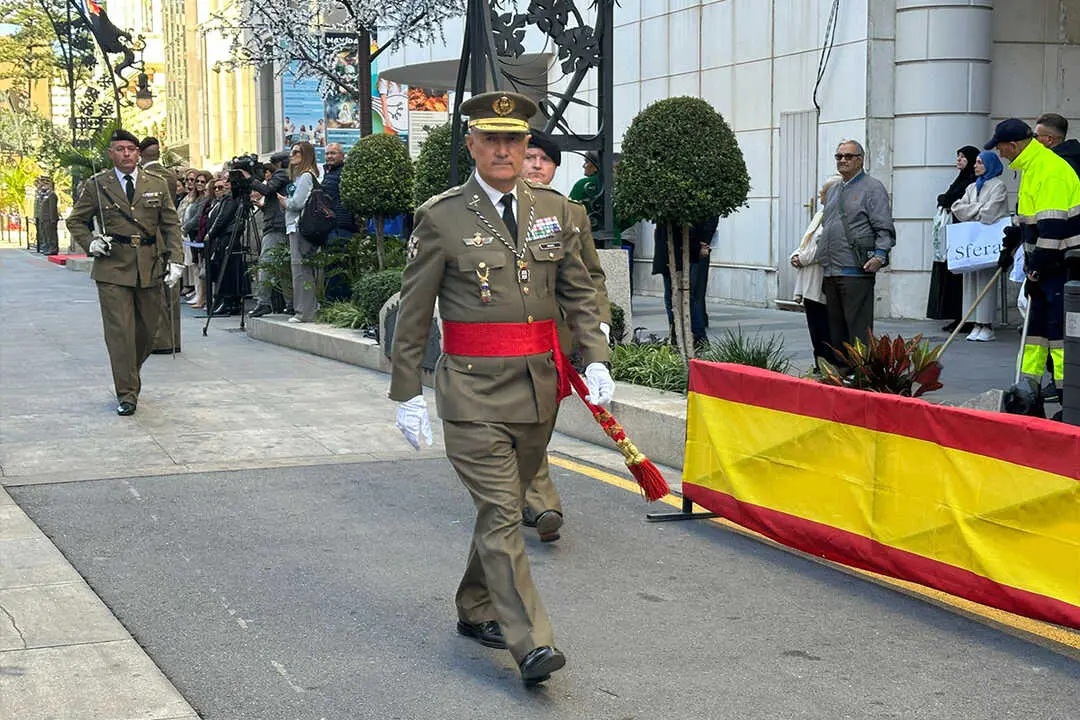 Entrega de la Medalla de Plata al  Regimiento de Caballer&iacute;a Montesa n&ordm;3 / Mohamed Ettouileb