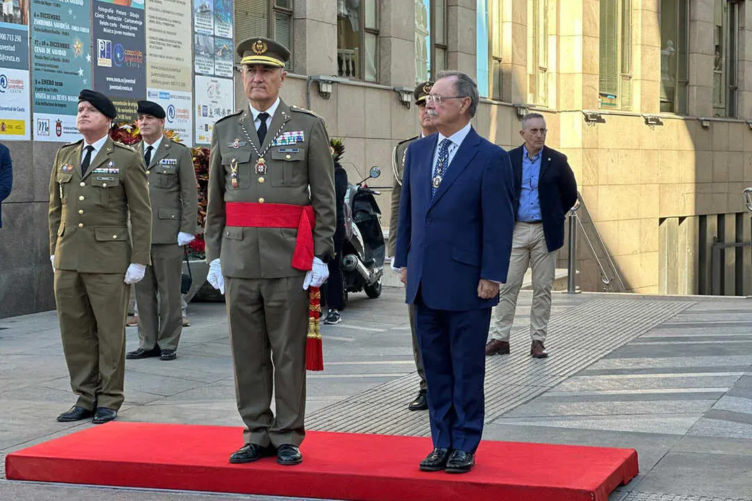 Entrega de la Medalla de Plata al  Regimiento de Caballer&iacute;a Montesa n&ordm;3 / Mohamed Ettouileb