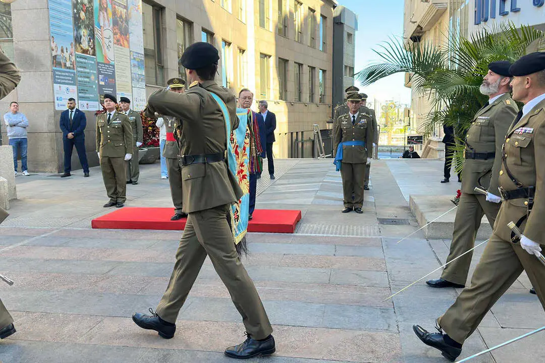 Entrega de la Medalla de Plata al  Regimiento de Caballer&iacute;a Montesa n&ordm;3 / Mohamed Ettouileb