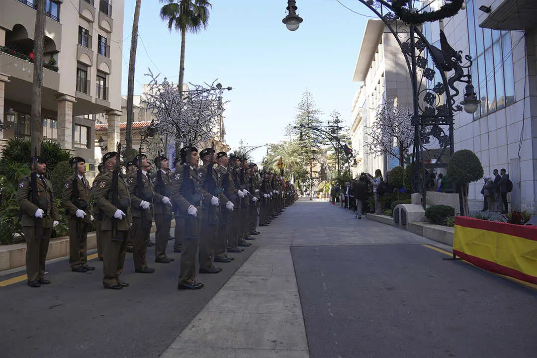 Entrega de la Medalla de Plata al  Regimiento de Caballer&iacute;a Montesa n&ordm;3
