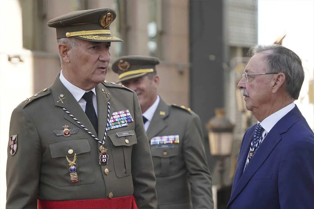 Entrega de la Medalla de Plata al  Regimiento de Caballer&iacute;a Montesa n&ordm;3