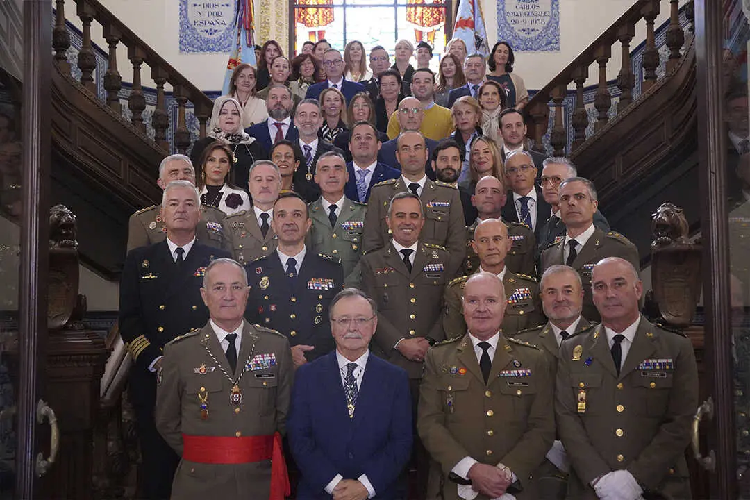 Entrega de la Medalla de Plata al  Regimiento de Caballer&iacute;a Montesa n&ordm;3