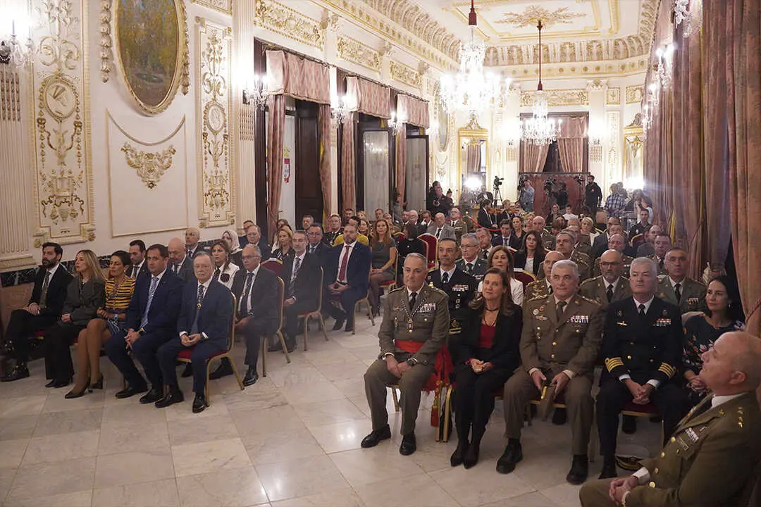 Entrega de la Medalla de Plata al  Regimiento de Caballer&iacute;a Montesa n&ordm;3