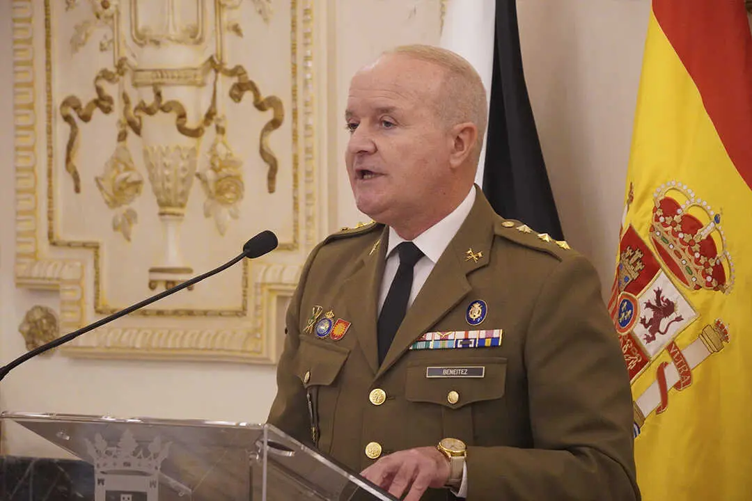 Entrega de la Medalla de Plata al  Regimiento de Caballer&iacute;a Montesa n&ordm;3