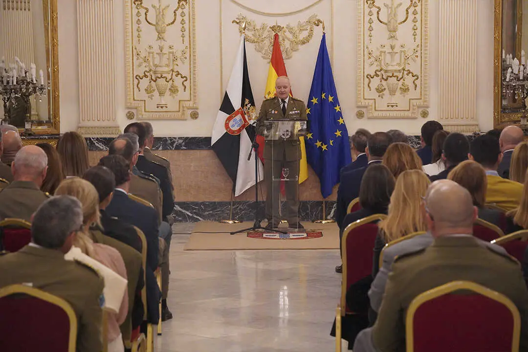 Entrega de la Medalla de Plata al  Regimiento de Caballer&iacute;a Montesa n&ordm;3
