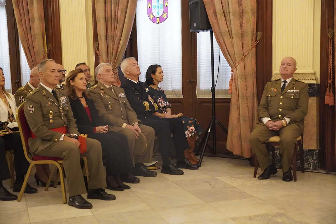Entrega de la Medalla de Plata al  Regimiento de Caballer&iacute;a Montesa n&ordm;3