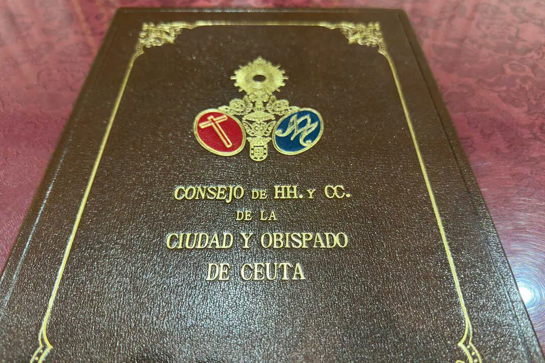 Acto de entrega de las Guardas del Preg&oacute;n de la Semana Santa 2026 / Mohamed Ettouileb