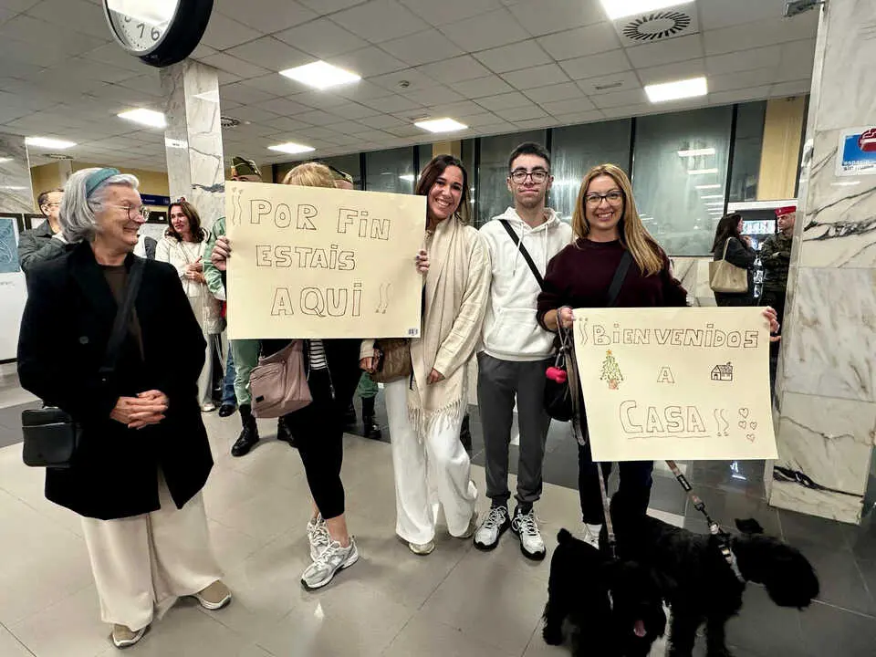 La Legi&oacute;n y Regulares llegan a Ceuta tras su misi&oacute;n en Irak (22)