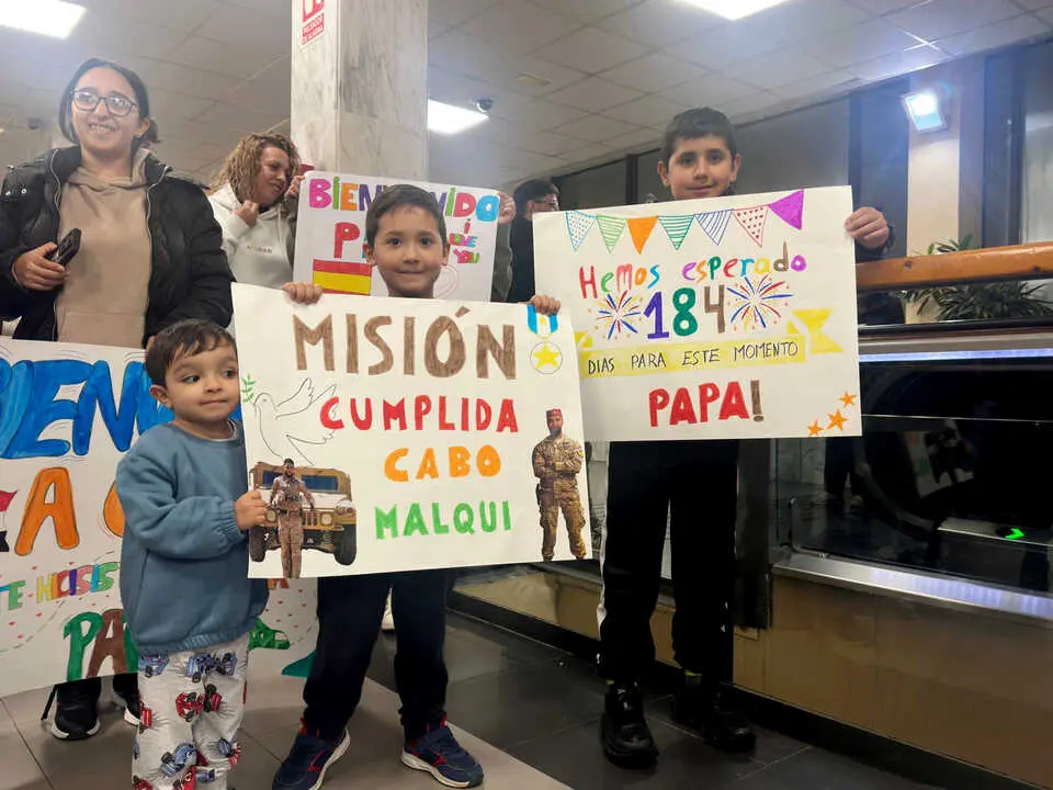 La Legi&oacute;n y Regulares llegan a Ceuta tras su misi&oacute;n en Irak. Mohamed Ettouileb