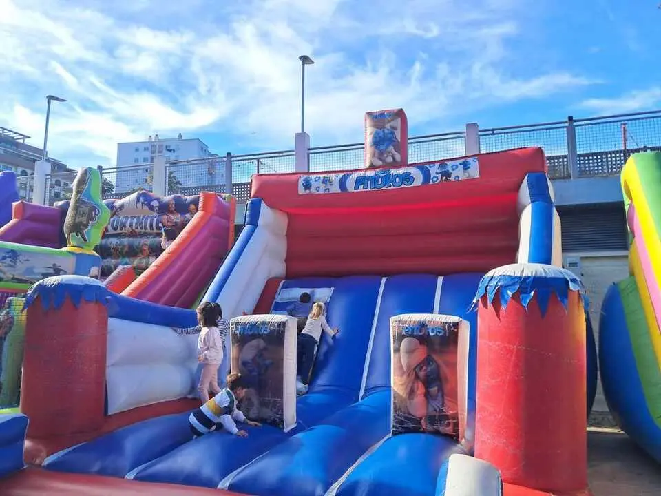 Fiesta infantil en el Auditorio de La Marina / C&eacute;sar Mart&iacute;n