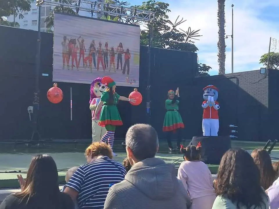 Fiesta infantil en el Auditorio de La Marina / C&eacute;sar Mart&iacute;n