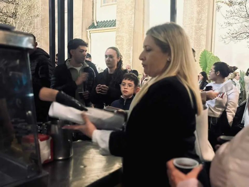 Chocolate, churros y Zamboba: la Navidad llega a Plaza de los Reyes / Alma Palomino