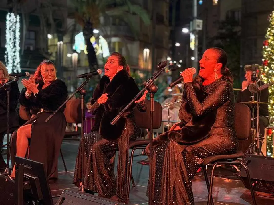 Chocolate, churros y Zamboba: la Navidad llega a Plaza de los Reyes / Alma Palomino