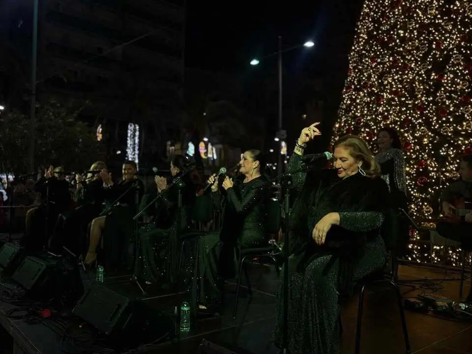 Chocolate, churros y Zamboba: la Navidad llega a Plaza de los Reyes / Alma Palomino