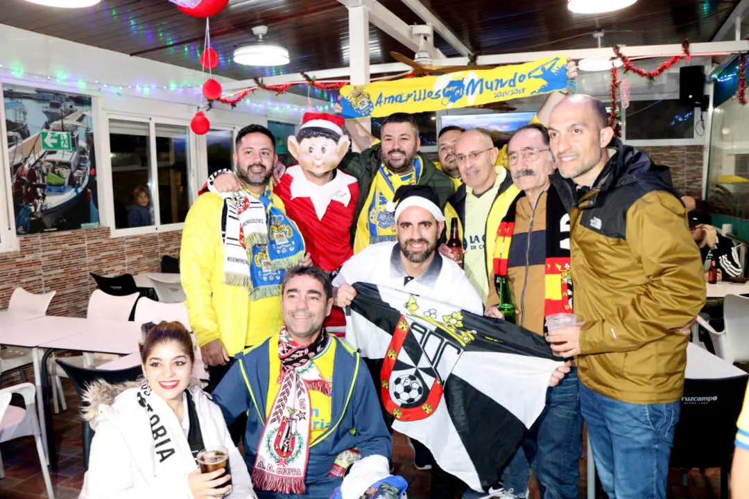 Aficionados de la AD Ceuta FC en la previa del encuentro ante la UD Las Palmas