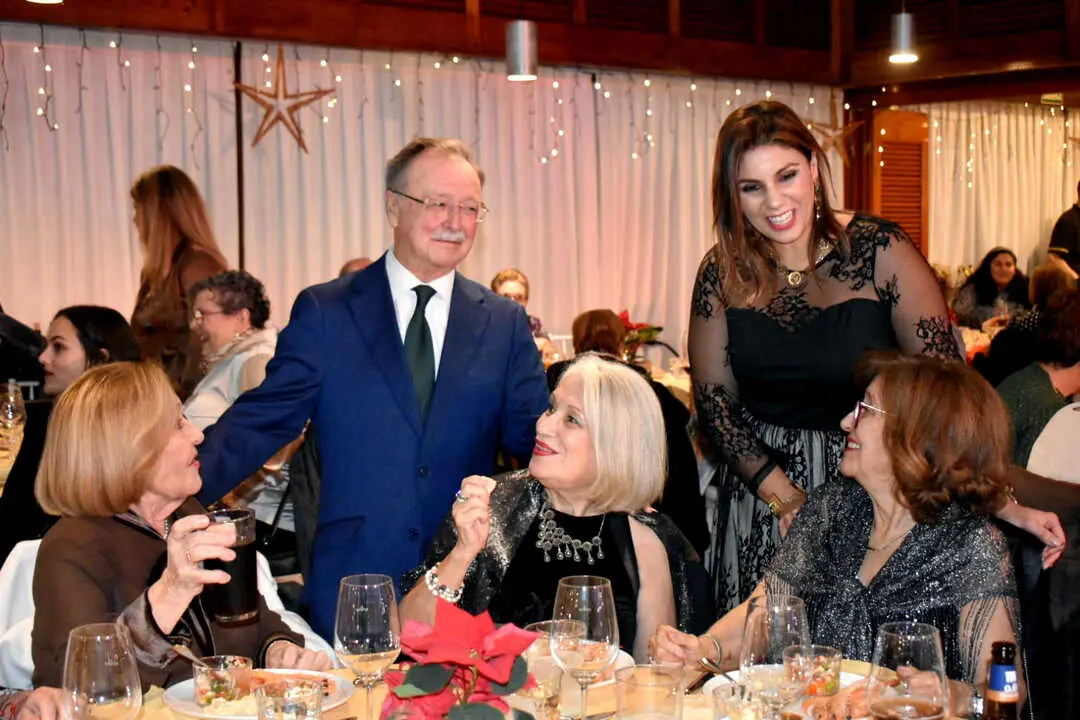Segunda cena de Navidad de mayores (23)