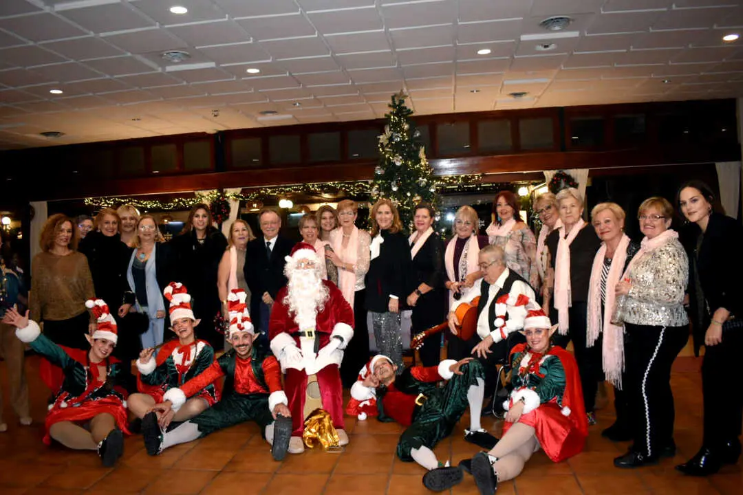 Segunda cena de Navidad de mayores (17)