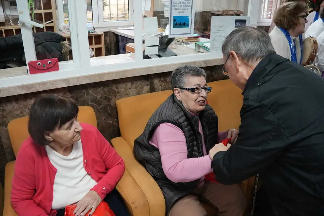 Visita de los Reyes Magos a los centros de Mayores