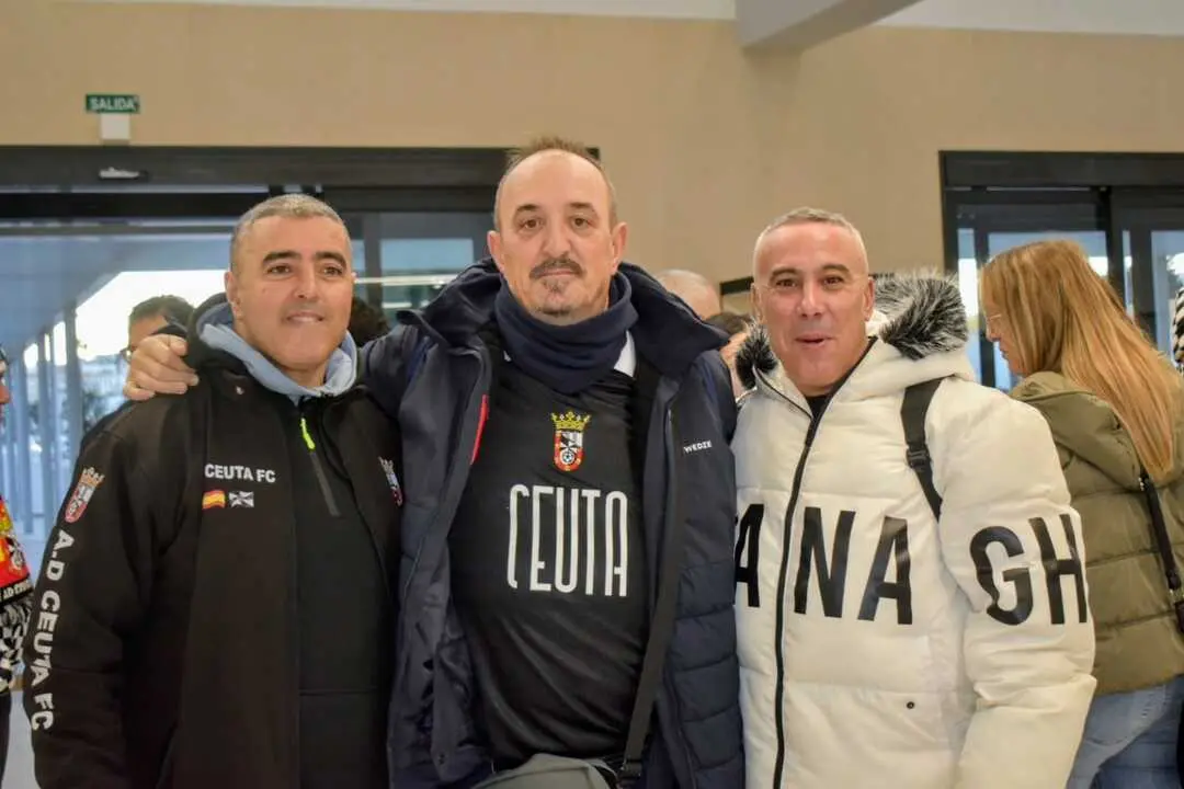 La afici&oacute;n de la AD Ceuta FC rumbo a M&aacute;laga (6)