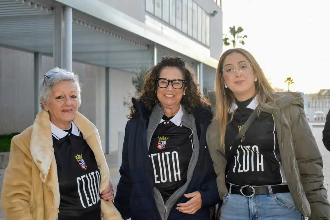 La afici&oacute;n de la AD Ceuta FC rumbo a M&aacute;laga (8)
