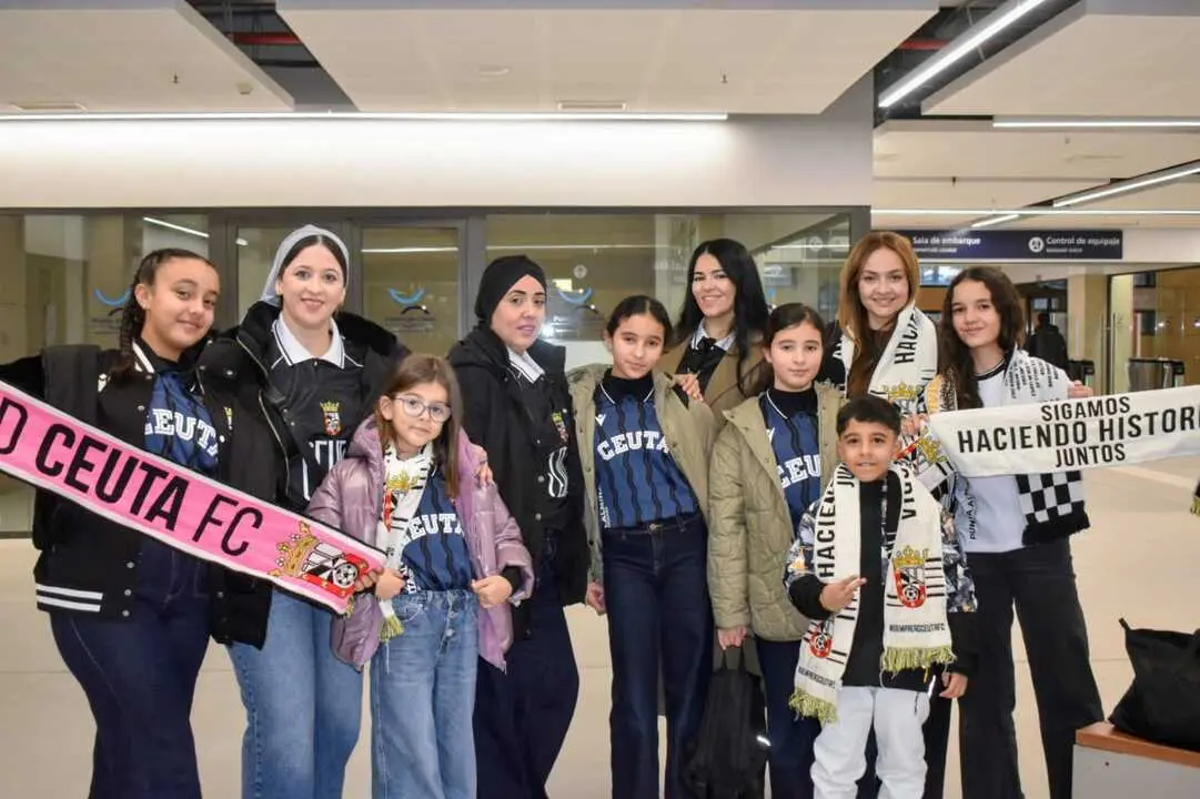 La afici&oacute;n de la AD Ceuta FC rumbo a M&aacute;laga (9)