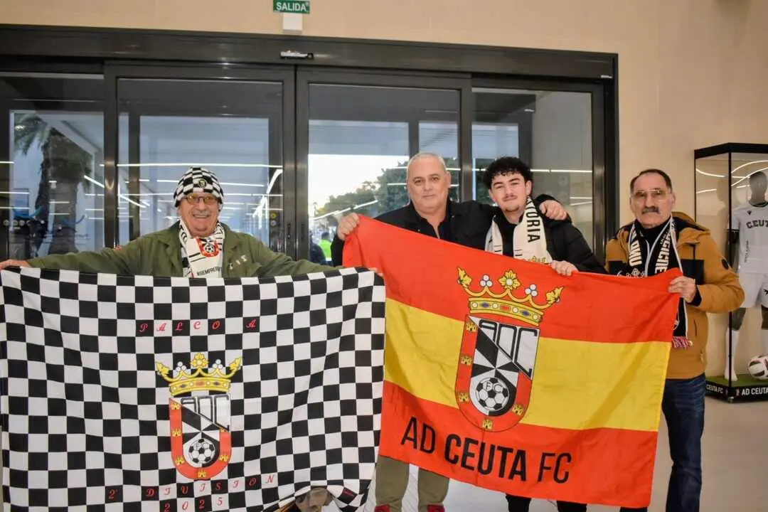 La afici&oacute;n de la AD Ceuta FC rumbo a M&aacute;laga (10)
