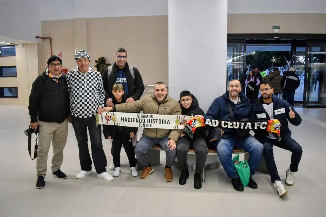 La afici&oacute;n de la AD Ceuta FC rumbo a M&aacute;laga. Foto: Rafa B&aacute;ez