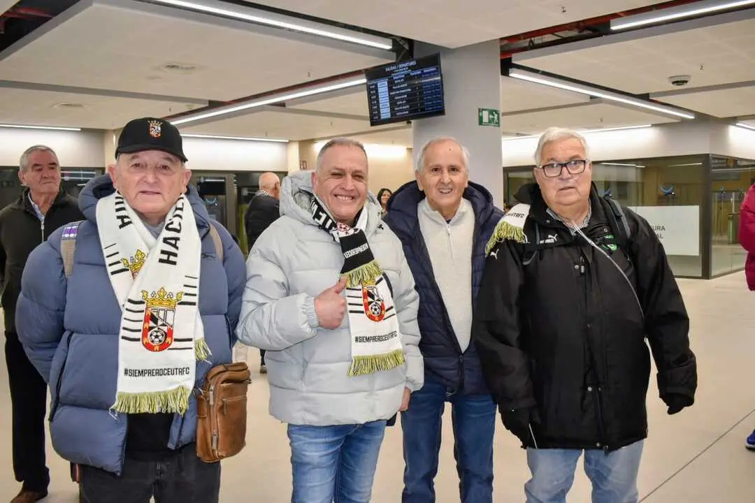 La afici&oacute;n de la AD Ceuta FC rumbo a M&aacute;laga (19)