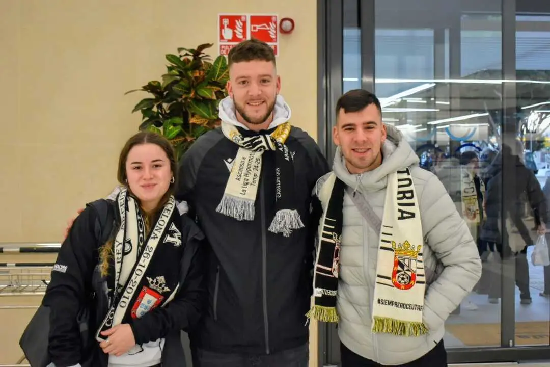 La afici&oacute;n de la AD Ceuta FC rumbo a M&aacute;laga (20)