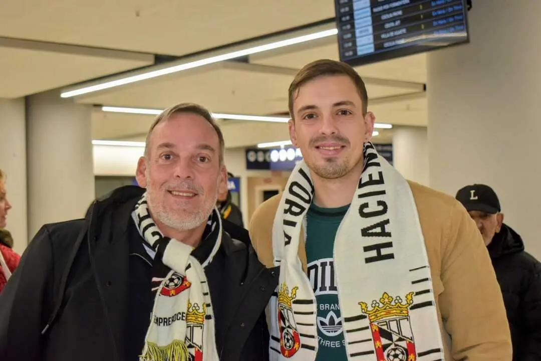La afici&oacute;n de la AD Ceuta FC rumbo a M&aacute;laga (22)