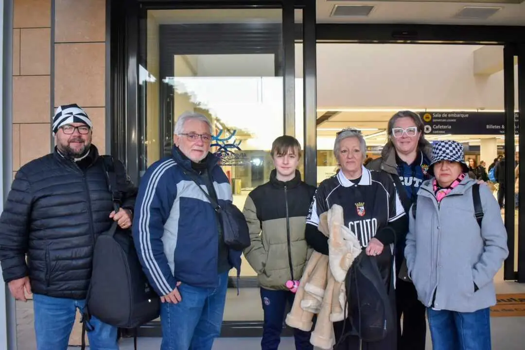 La afici&oacute;n de la AD Ceuta FC rumbo a M&aacute;laga (23)