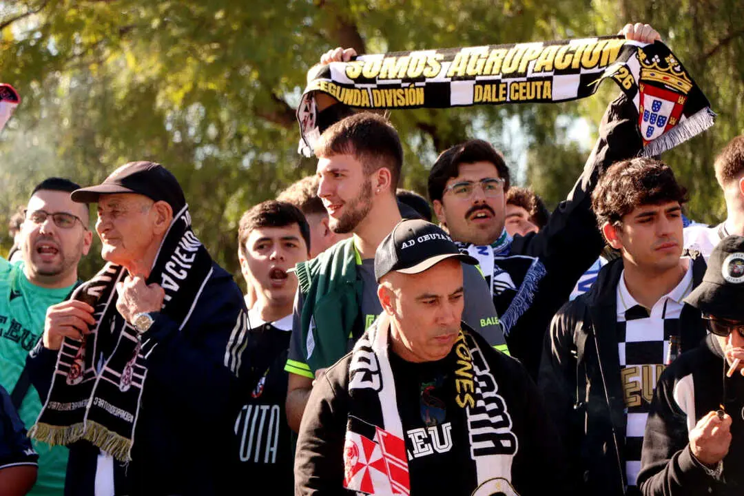 La afici&oacute;n de la AD Ceuta FC ya se encuentra en M&aacute;laga  (6)