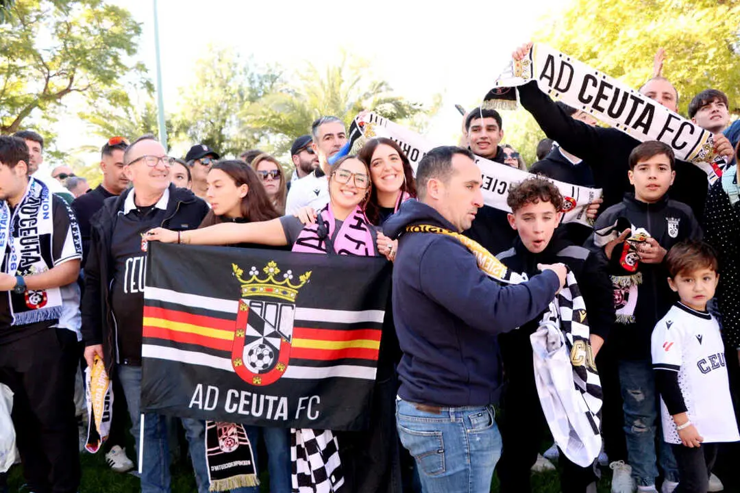 La afici&oacute;n de la AD Ceuta FC ya se encuentra en M&aacute;laga  (3)